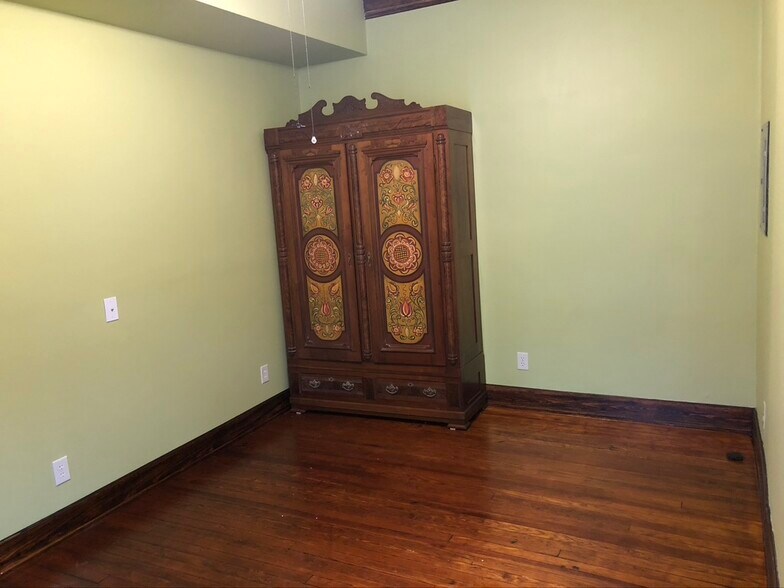 Building Photo - 457 Dauphin St