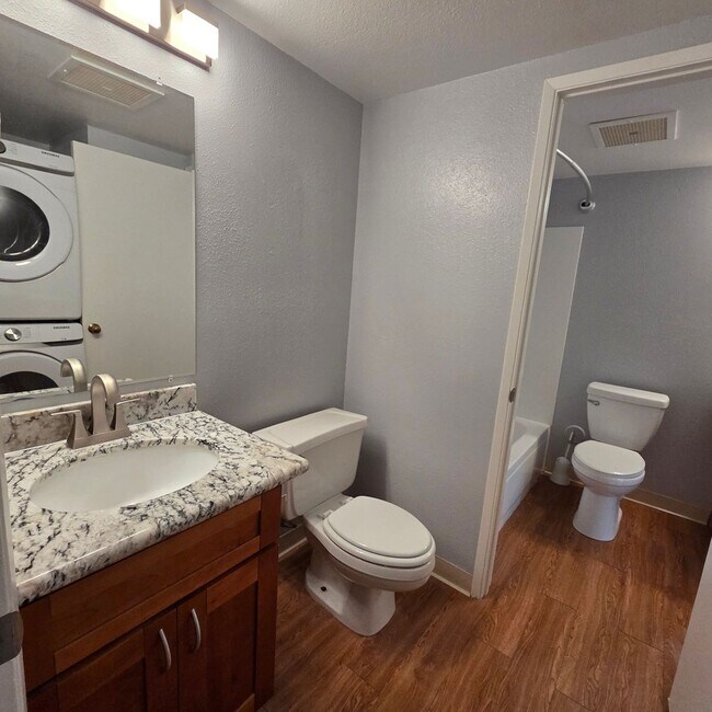 Building Photo - Downstair 2/1.5 Condo in South Kihei