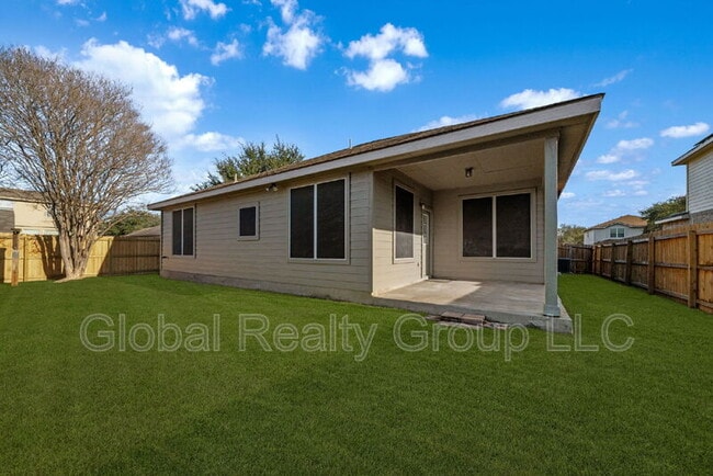 Building Photo - 216 Silver Wing