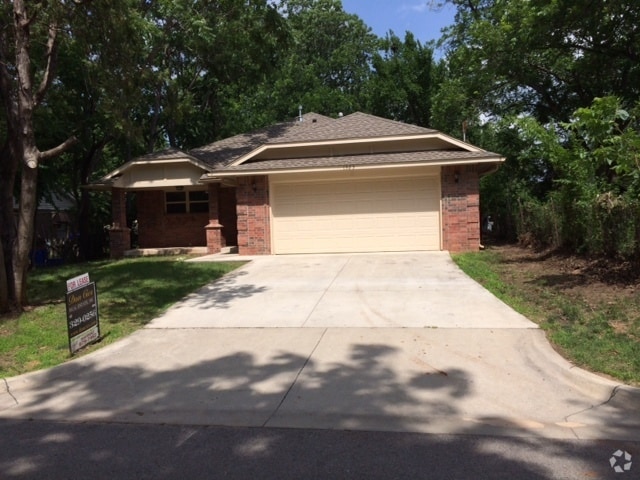 Building Photo - 1523 Morland Ave