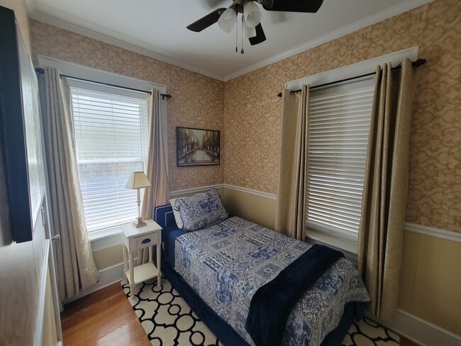 Building Photo - 33 Pigeon St