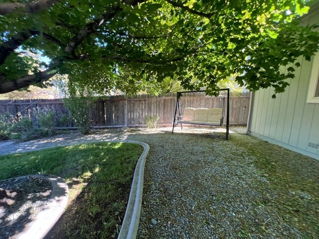 Building Photo - 3/2/2 Gorgeous Home In Gardnerville - Ruhe...