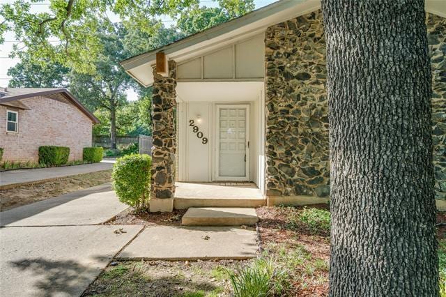Building Photo - 2909 White Oak Ln