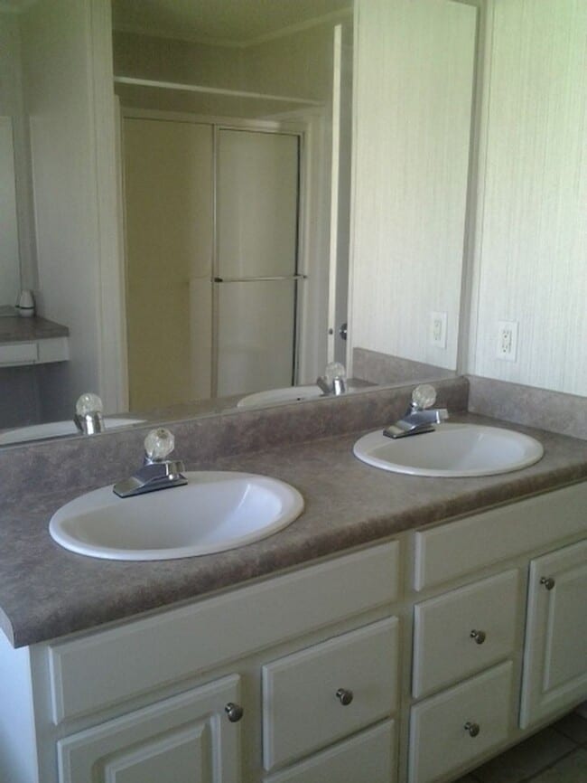 Building Photo - 123 Magnolia Gardens Dr