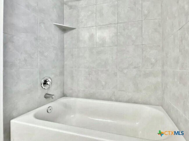 Building Photo - 816 Alta Wy