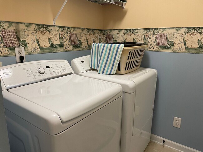 Building Photo - Fully Furnished House In Sandpiper Bay-