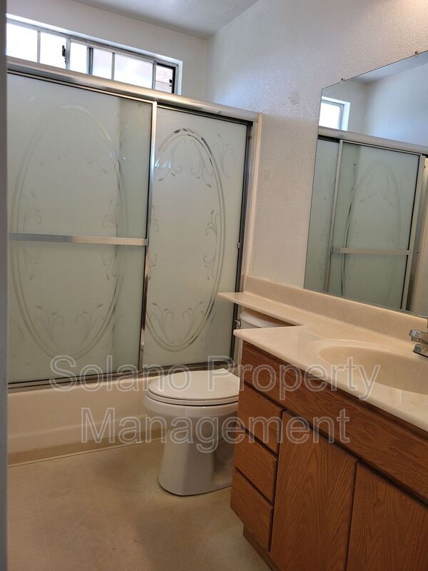 Building Photo - 125 Serpentine Dr