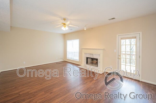 Building Photo - 1934 Live Oak Trce