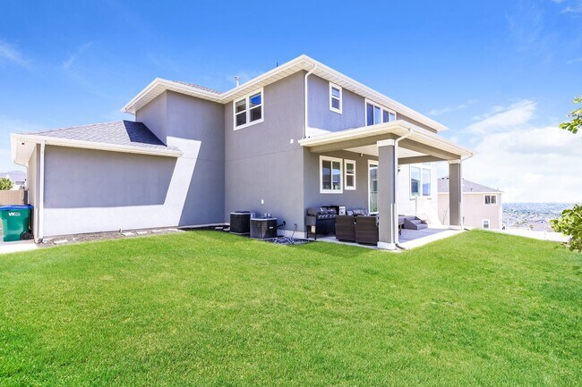 Building Photo - 5 Bedroom/4 Bathroom Lehi