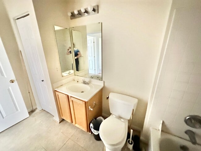 Building Photo - Fantastic 3 Bedroom Townhouse in Wellingto...