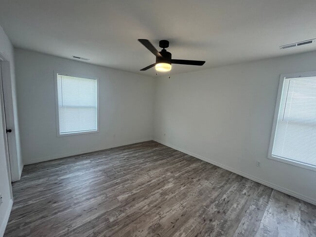 Building Photo - Brand New Home for Rent in Spingfield!