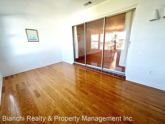 Building Photo - 2 br, 2 bath House - 1819 Shore Dr S #307