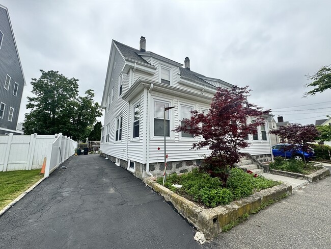 Building Photo - 114 Intervale St