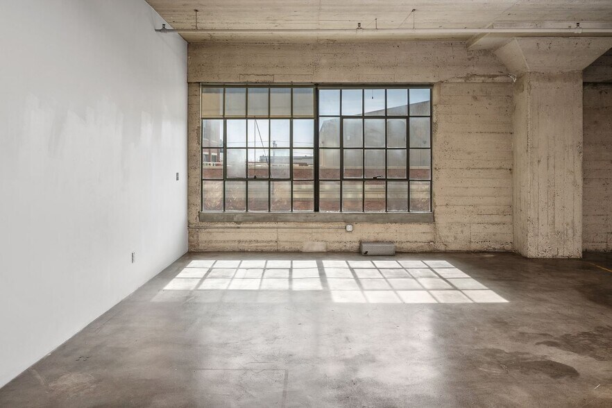 Building Photo - 1855 Industrial St