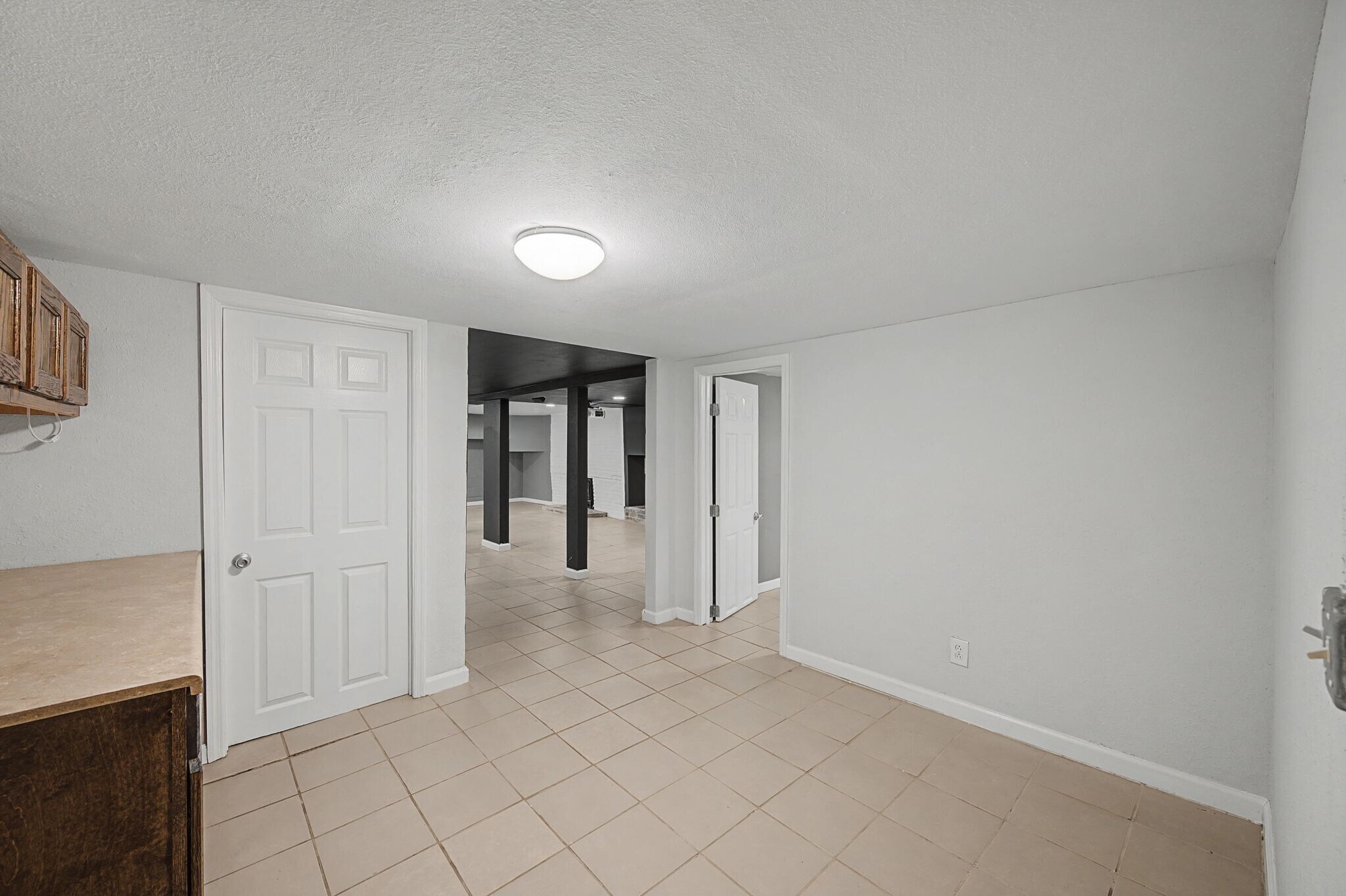 Building Photo - 2204 Sandra Dr