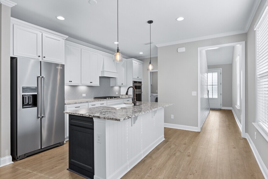 Building Photo - 686 Destiny Dr