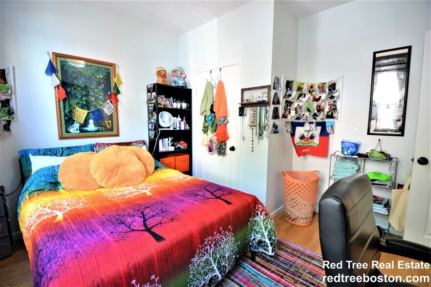 Building Photo - 179 Putnam St