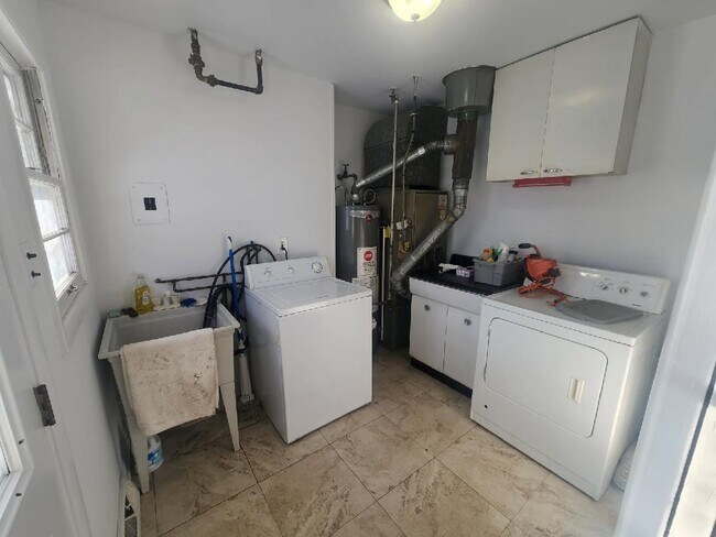 Building Photo - 8235 W Summerdale Ave