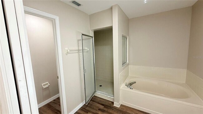 Building Photo - 3113 Fairfield Dr