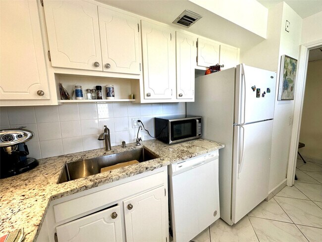 Building Photo - 2671 S Course Dr