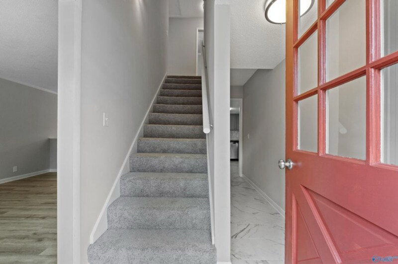 Building Photo - 2519 Excalibur Dr SE