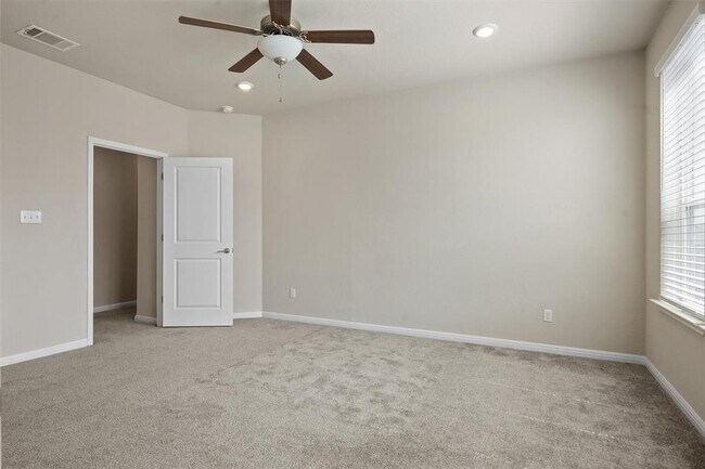 Building Photo - 1020 Vista View Dr