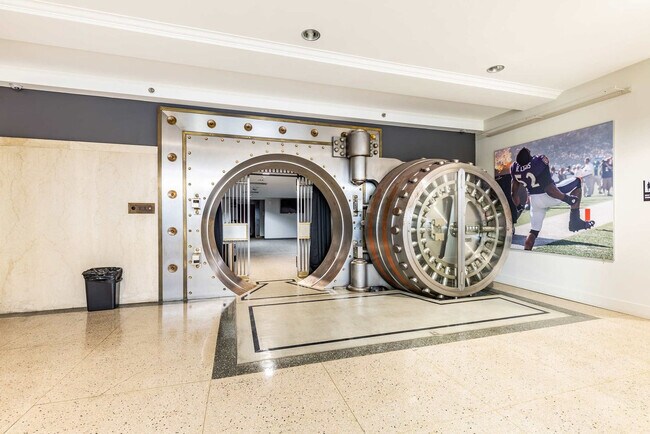 Building Photo - 10 Light St