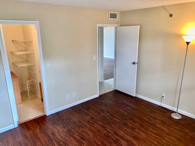 Building Photo - 3100 W Rolling Hills Cir
