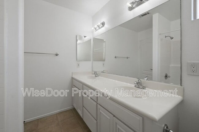 Building Photo - 1087 Waterfall Way