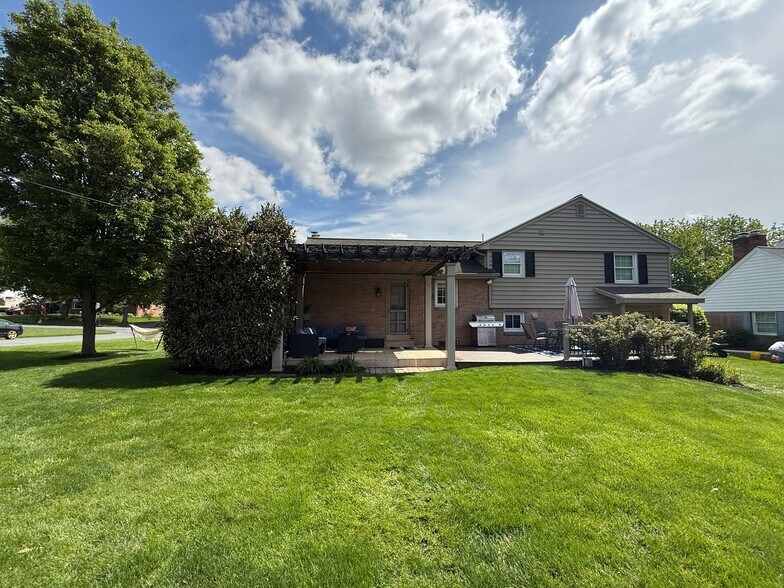 Building Photo - 28 Glendale Dr