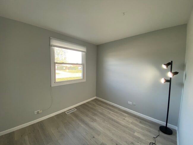 Building Photo - 12814 E Playfield Dr