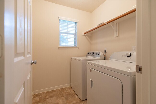 Building Photo - 24519 Red Bluff Tr