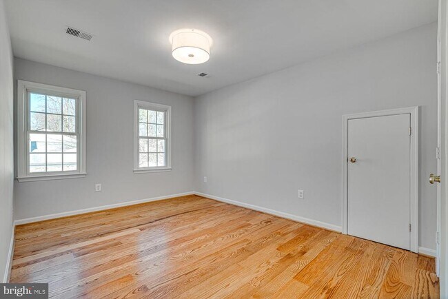 Building Photo - 6421 Linway Terrace