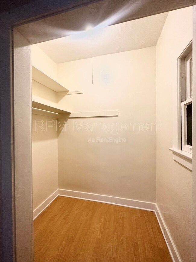 Building Photo - 1825 Ivar Ave