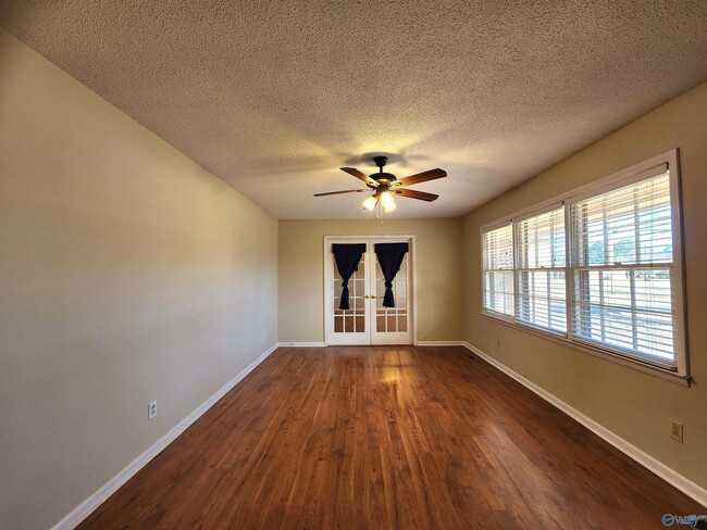 Building Photo - 6107 Trailwood Dr