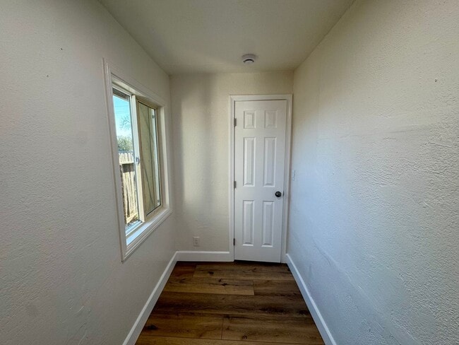 Building Photo - 1379 Temple Ave