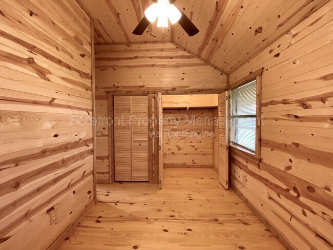 Building Photo - 624 Deer Creek Dr W
