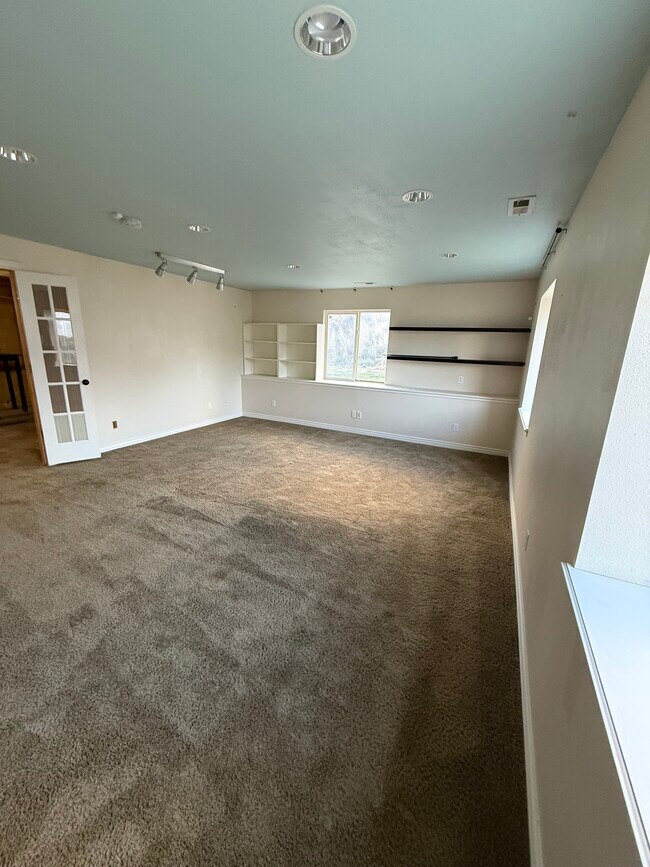 Building Photo - 4031 Montego Dr