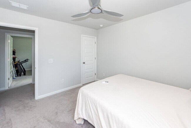 Building Photo - 239 Pine Crest View Dr