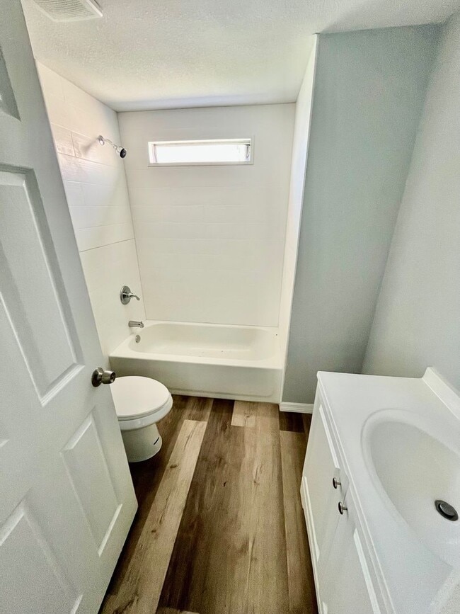 Building Photo - Recently Remodeled 3BR/2BA Port Richey Mobile Home! No Application Fee!