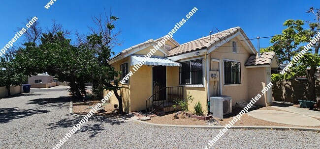 Building Photo - 607 Delamar Ave NW