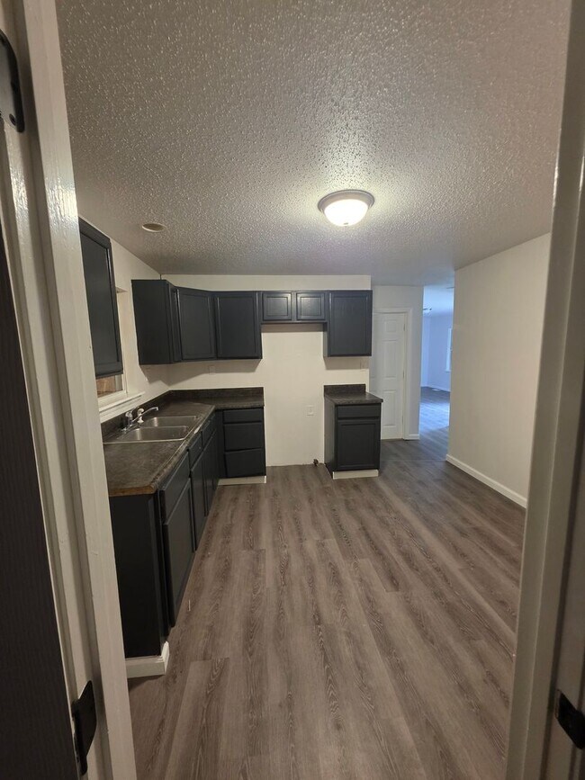 Primary Photo - Cute and Cozy 4 bed 1 bath home