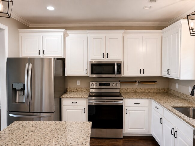 Building Photo - 294 Buck Run Dr W