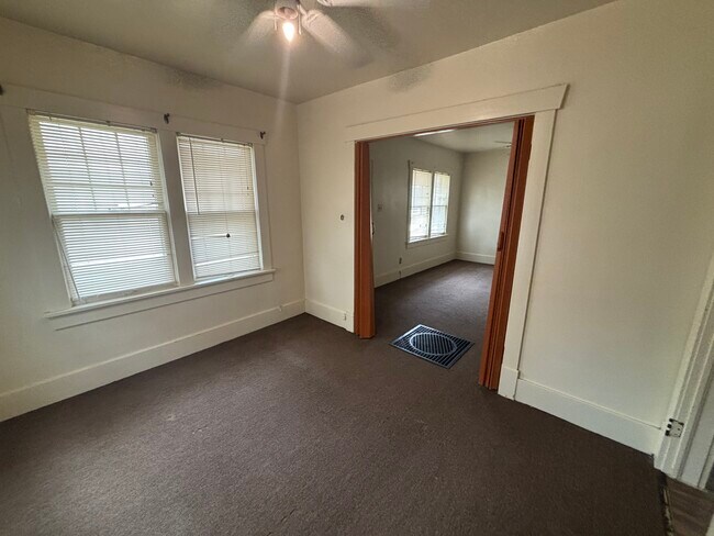 Building Photo - 215 E 1st Ave