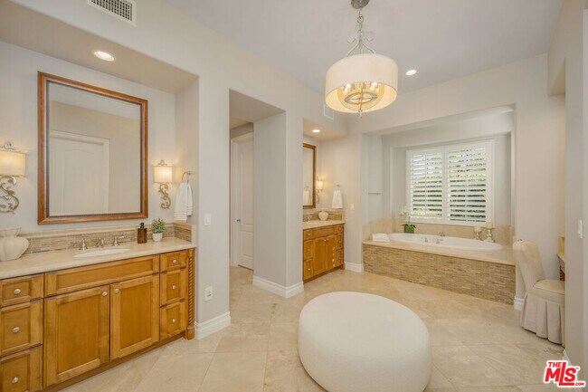 Building Photo - 25420 Prado De Azul