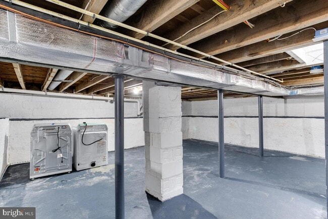 Building Photo - 1227 Tyler Ave