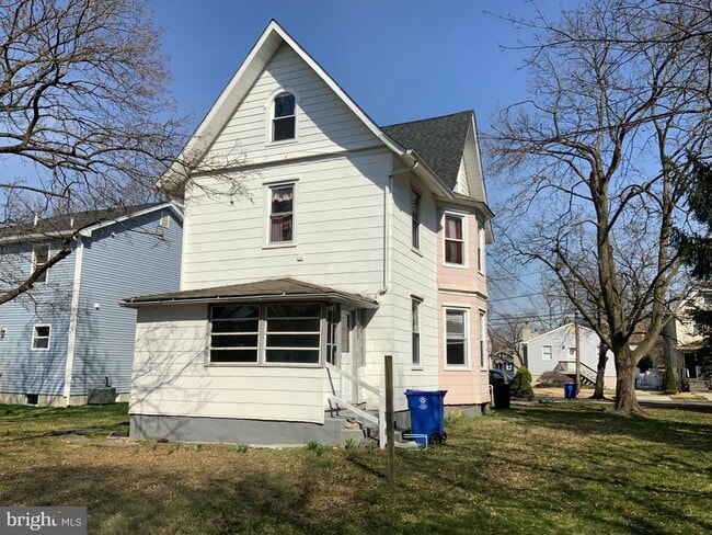 Building Photo - 433 Bentley Ave