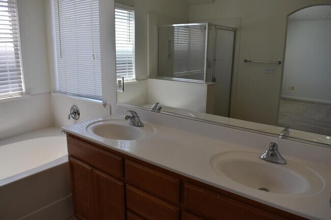 Building Photo - 4670 Tolman Way