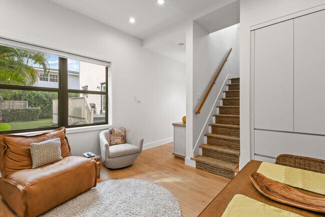 Building Photo - 226 Oleander Ave