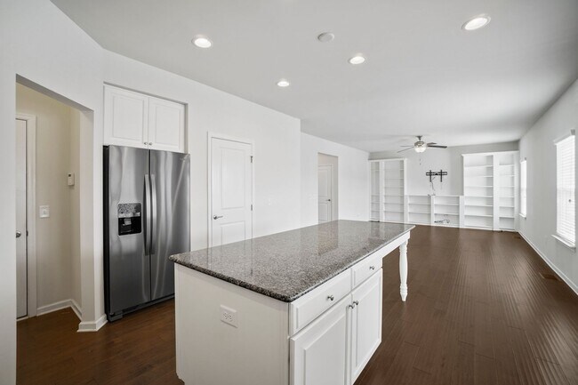 Building Photo - Enjoy the Community's Resort Like Living!